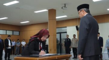 Fokus Sinkronisasi Program Walikota Terpilih, Mariana Fitriana Dilantik Menjadi PJ Sekda Gantikan Budi Raharja